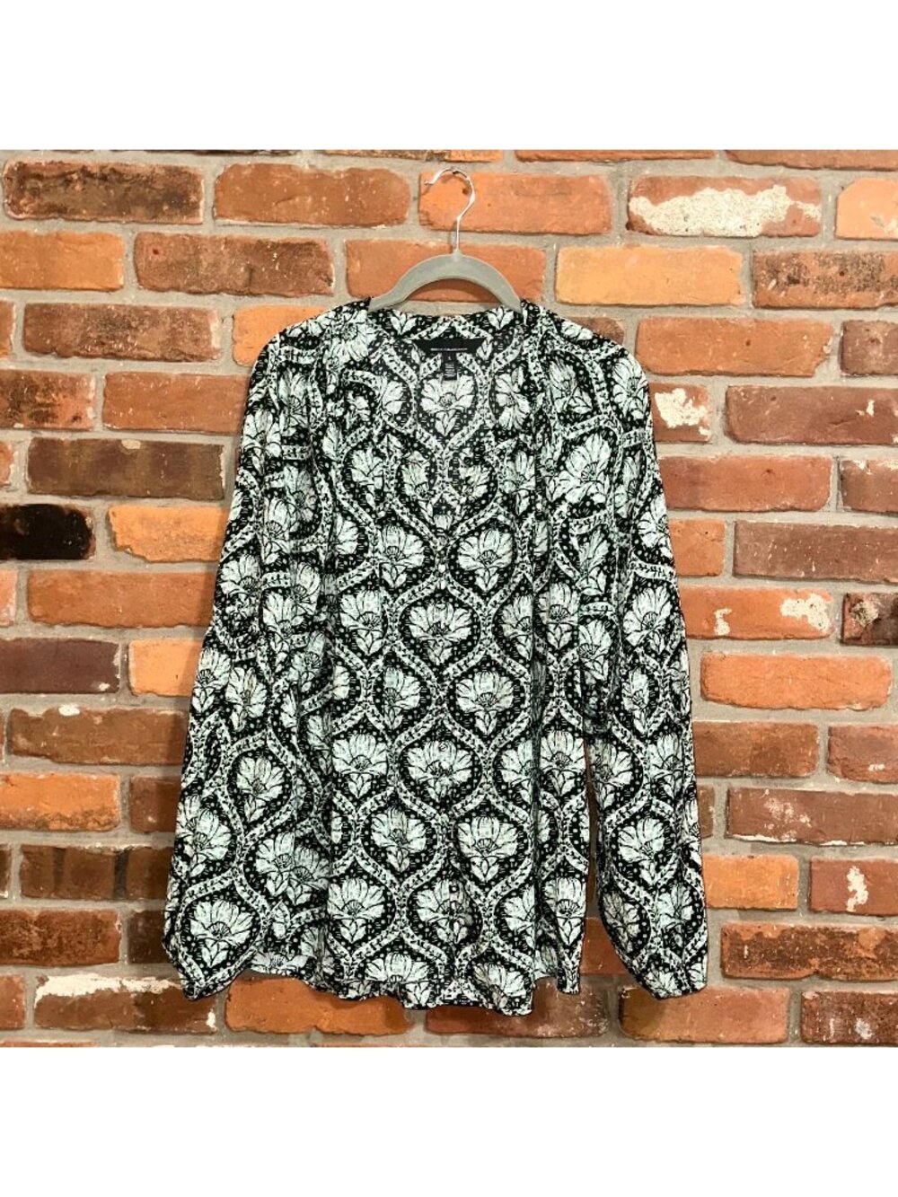 White House Black Market Long Sleeve High Low Printed Blouse Size Large